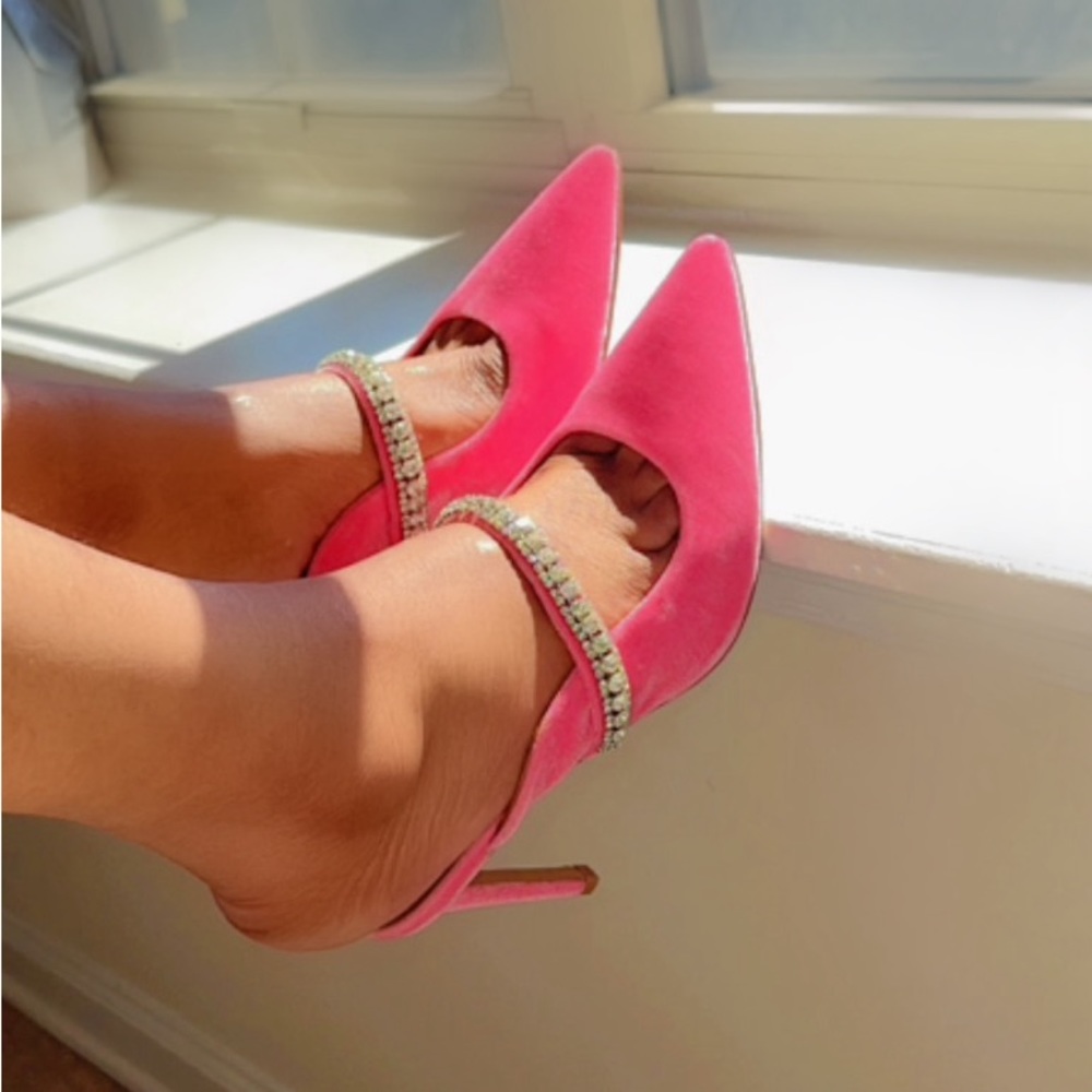 New with box, so stylish and comfy